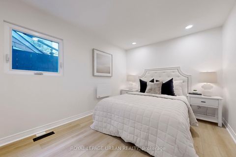 Photo 14 at 772 Richmond Street W, Niagara, Toronto