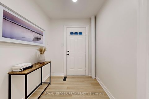 Photo 17 at 772 Richmond Street W, Niagara, Toronto