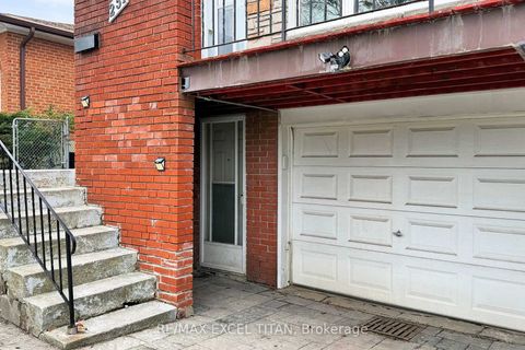 Photo 1 at 251 Shawnee Circle, Pleasant View, Toronto