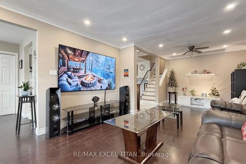 Photo 4 at 251 Shawnee Circle, Pleasant View, Toronto