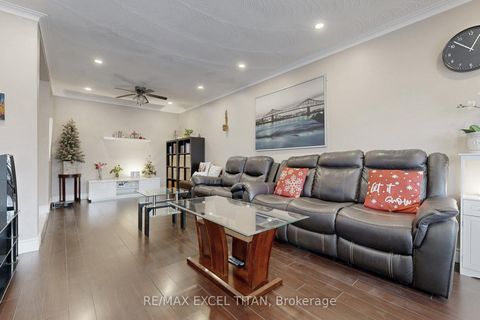 Photo 5 at 251 Shawnee Circle, Pleasant View, Toronto