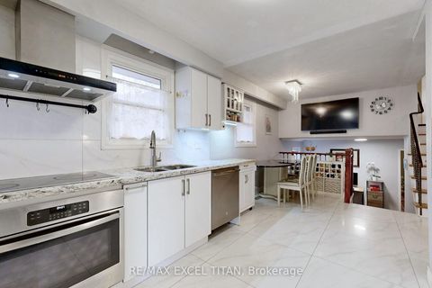 Photo 8 at 251 Shawnee Circle, Pleasant View, Toronto