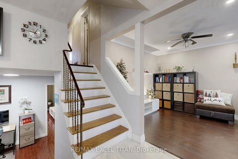 Photo 9 at 251 Shawnee Circle, Pleasant View, Toronto