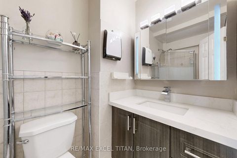 Photo 10 at 251 Shawnee Circle, Pleasant View, Toronto