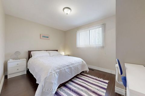 Photo 12 at 251 Shawnee Circle, Pleasant View, Toronto