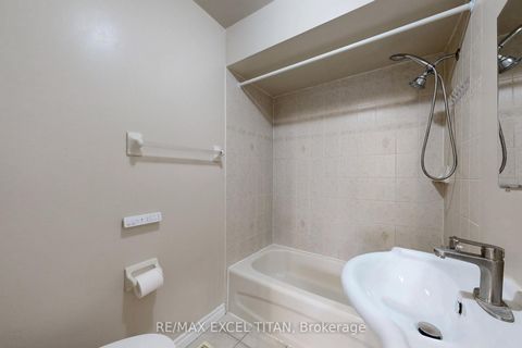 Photo 15 at 251 Shawnee Circle, Pleasant View, Toronto