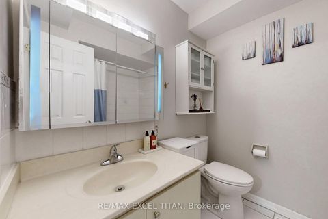 Photo 21 at 251 Shawnee Circle, Pleasant View, Toronto