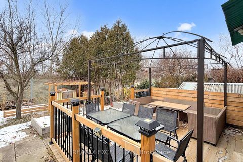 Photo 30 at 251 Shawnee Circle, Pleasant View, Toronto