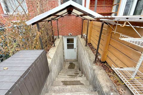 Photo 31 at 251 Shawnee Circle, Pleasant View, Toronto