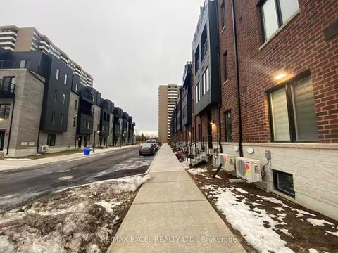 Photo 2 at 61 - 10 CALAMINT Lane, L'Amoreaux, Toronto