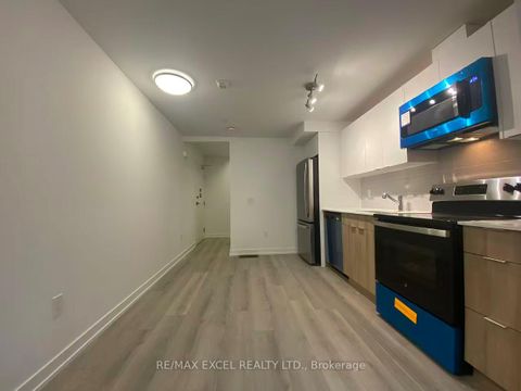 Photo 11 at 61 - 10 CALAMINT Lane, L'Amoreaux, Toronto