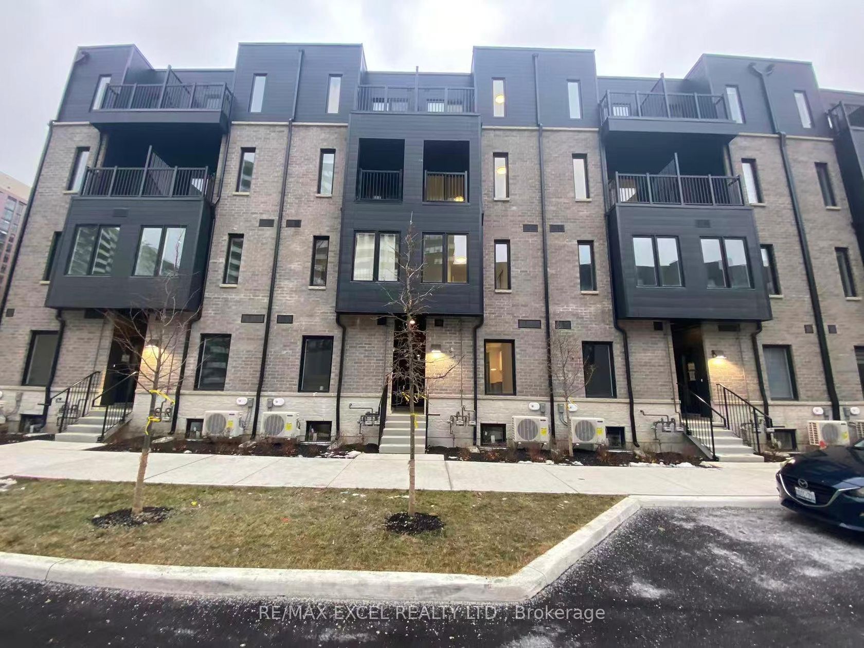 61 - 10 CALAMINT Lane, L'Amoreaux, Toronto 