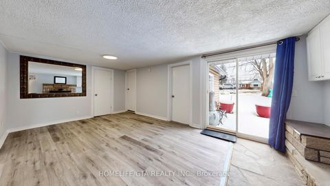 Photo 2 at 31474 Lakeridge Road, Pefferlaw, Georgina