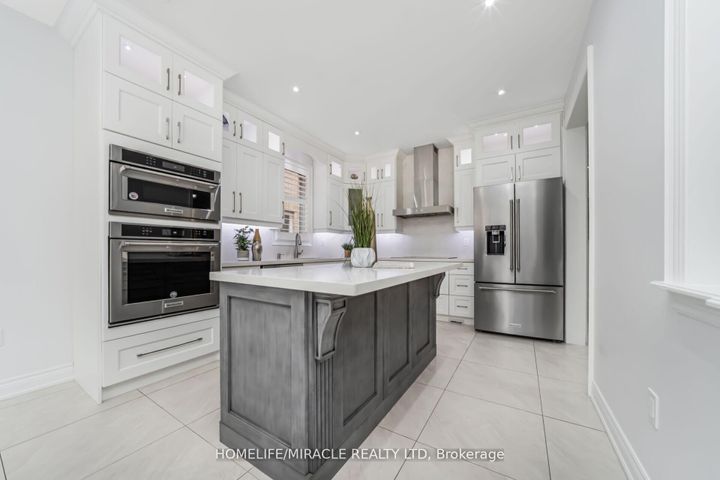 Photo 13 at 10 Kenora Street, Credit Valley, Brampton