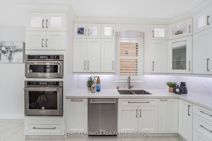 Photo 14 at 10 Kenora Street, Credit Valley, Brampton