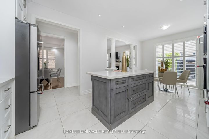 Photo 16 at 10 Kenora Street, Credit Valley, Brampton