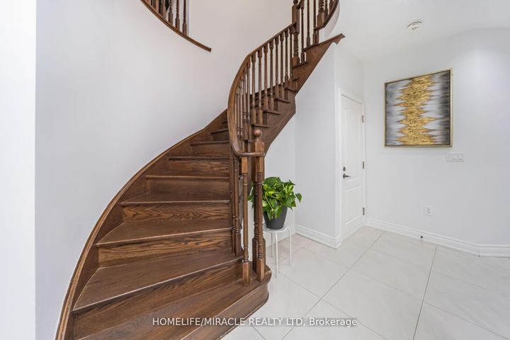 Photo 18 at 10 Kenora Street, Credit Valley, Brampton