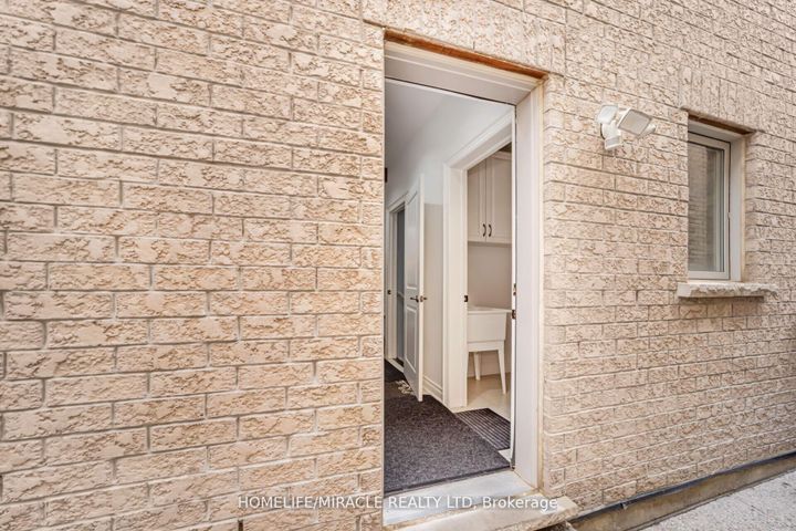 Photo 36 at 10 Kenora Street, Credit Valley, Brampton