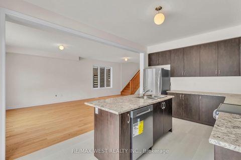 Photo 9 at 195 Terry Fox Drive, Rural Barrie Southeast, Barrie