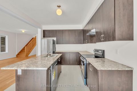 Photo 10 at 195 Terry Fox Drive, Rural Barrie Southeast, Barrie