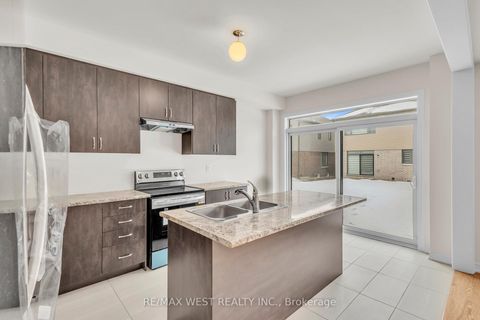 Photo 11 at 195 Terry Fox Drive, Rural Barrie Southeast, Barrie