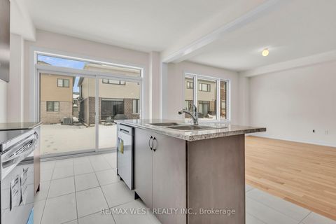 Photo 12 at 195 Terry Fox Drive, Rural Barrie Southeast, Barrie