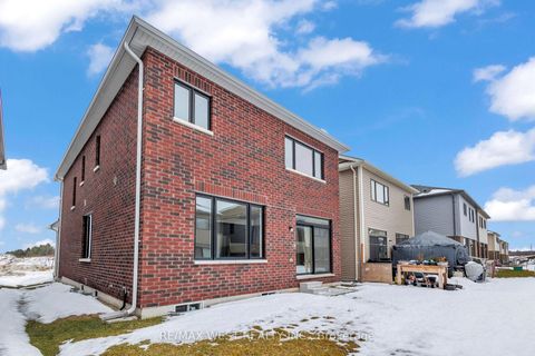 Photo 31 at 195 Terry Fox Drive, Rural Barrie Southeast, Barrie