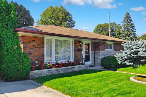 Photo 1 at 14 Dalehurst Avenue, Morningside, Toronto