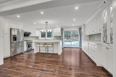 Photo 10 at 31 Bearwood Drive, Humber Valley, Toronto