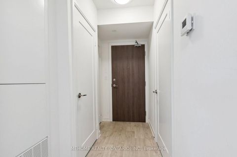 Photo 2 at 301W - 27 Bathurst Street, Waterfront Communities C1, Toronto