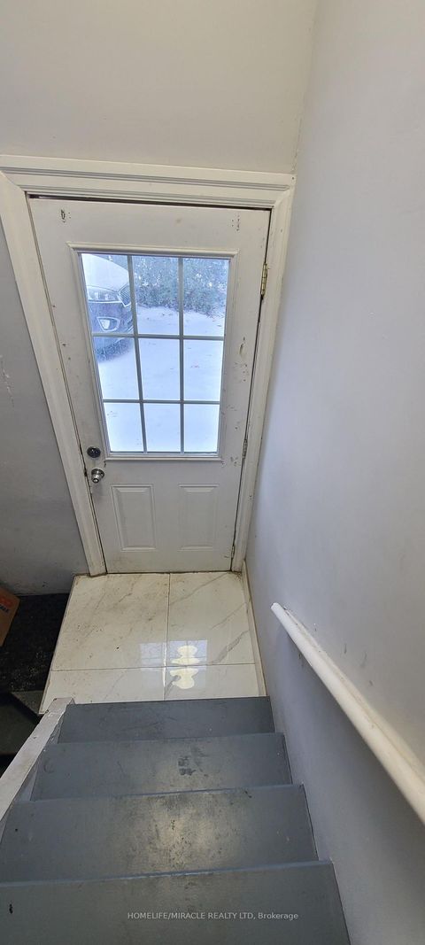 Photo 4 at 14 Dallner Road, CFB, Toronto