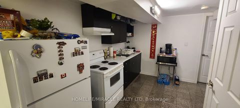 Photo 7 at 14 Dallner Road, CFB, Toronto