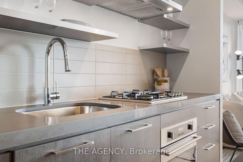 Photo 10 at 1011 - 560 King Street W, Waterfront Communities C1, Toronto