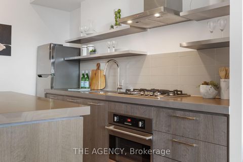 Photo 11 at 1011 - 560 King Street W, Waterfront Communities C1, Toronto