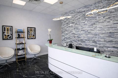 Photo 3 at B10 - 2761 Markham Road, Rouge E11, Toronto