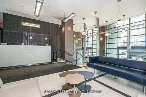 Photo 3 at 333 - 380 Macpherson Avenue, Casa Loma, Toronto