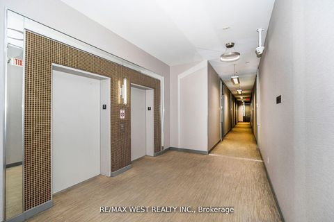 Photo 7 at 333 - 380 Macpherson Avenue, Casa Loma, Toronto