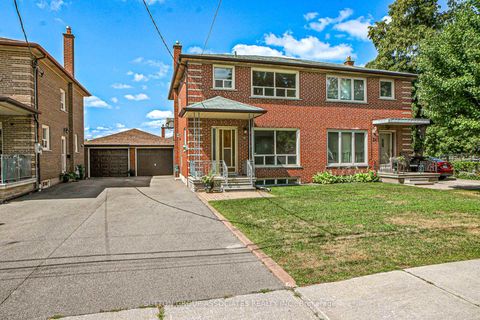 Photo 1 at 22 Woodenhill Court, Eglinton West, Toronto