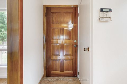 Photo 3 at 22 Woodenhill Court, Eglinton West, Toronto