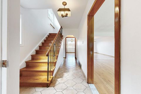 Photo 5 at 22 Woodenhill Court, Eglinton West, Toronto