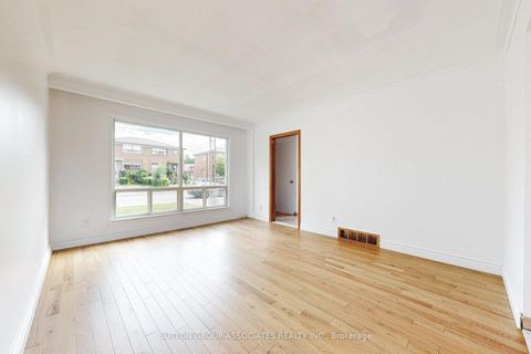 Photo 8 at 22 Woodenhill Court, Eglinton West, Toronto