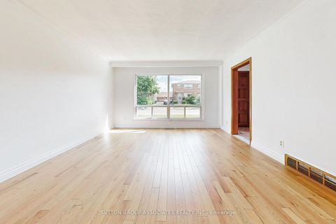 Photo 9 at 22 Woodenhill Court, Eglinton West, Toronto