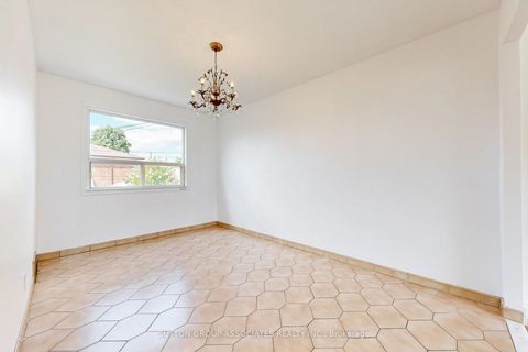 Photo 10 at 22 Woodenhill Court, Eglinton West, Toronto