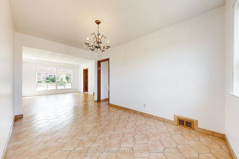 Photo 11 at 22 Woodenhill Court, Eglinton West, Toronto