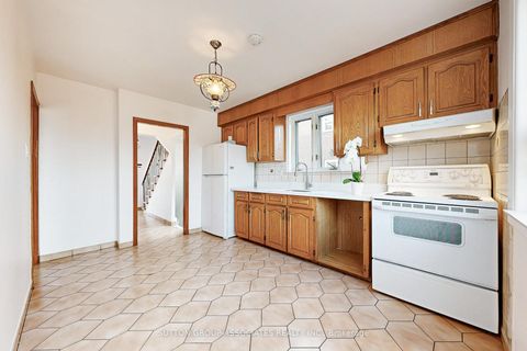 Photo 13 at 22 Woodenhill Court, Eglinton West, Toronto