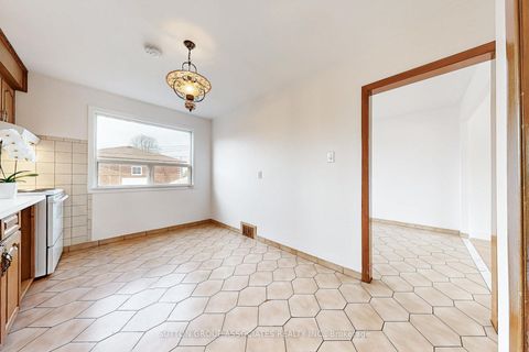 Photo 16 at 22 Woodenhill Court, Eglinton West, Toronto