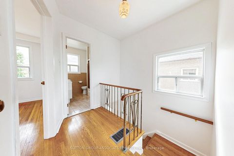 Photo 18 at 22 Woodenhill Court, Eglinton West, Toronto
