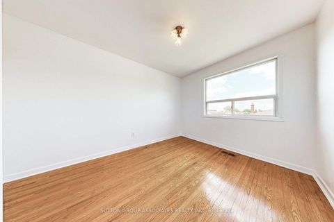 Photo 19 at 22 Woodenhill Court, Eglinton West, Toronto