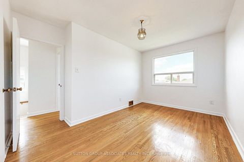 Photo 23 at 22 Woodenhill Court, Eglinton West, Toronto