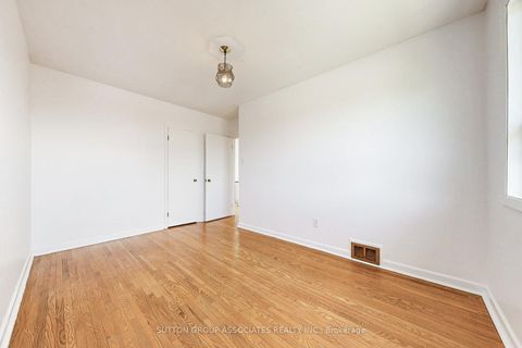 Photo 24 at 22 Woodenhill Court, Eglinton West, Toronto